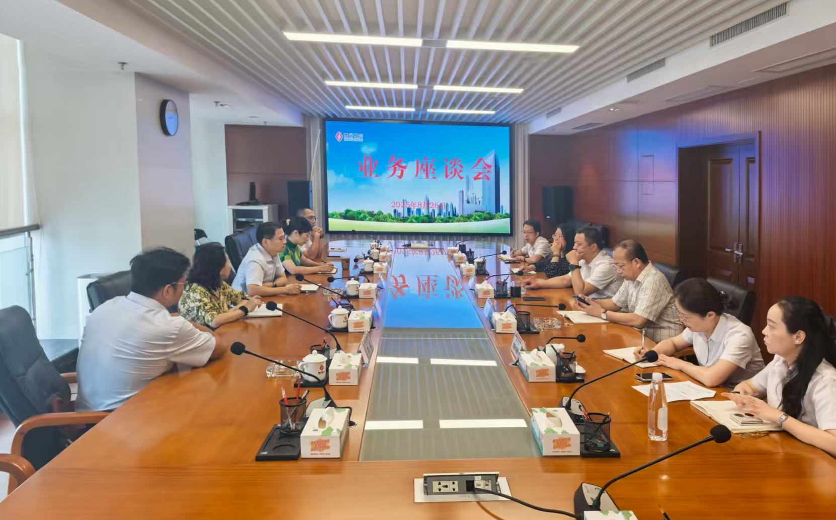 雷军荣一行前往赣州银行拜访交流